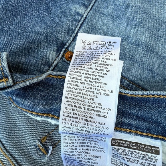 Levi’s Women’s Boyfriend Distressed Jeans – Size 32 W32 L27 – Medium Wash - Picture 7 of 10